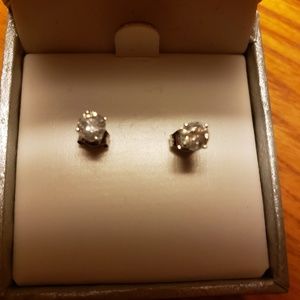 14 kt 1/2 cttw diamond stud earrings